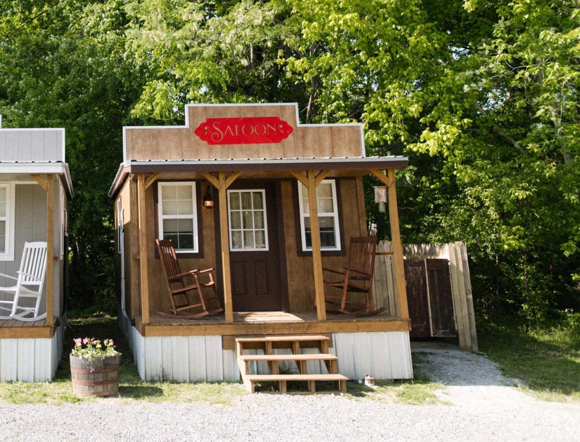 The Outpost Hotel Grand Rivers Exterior photo