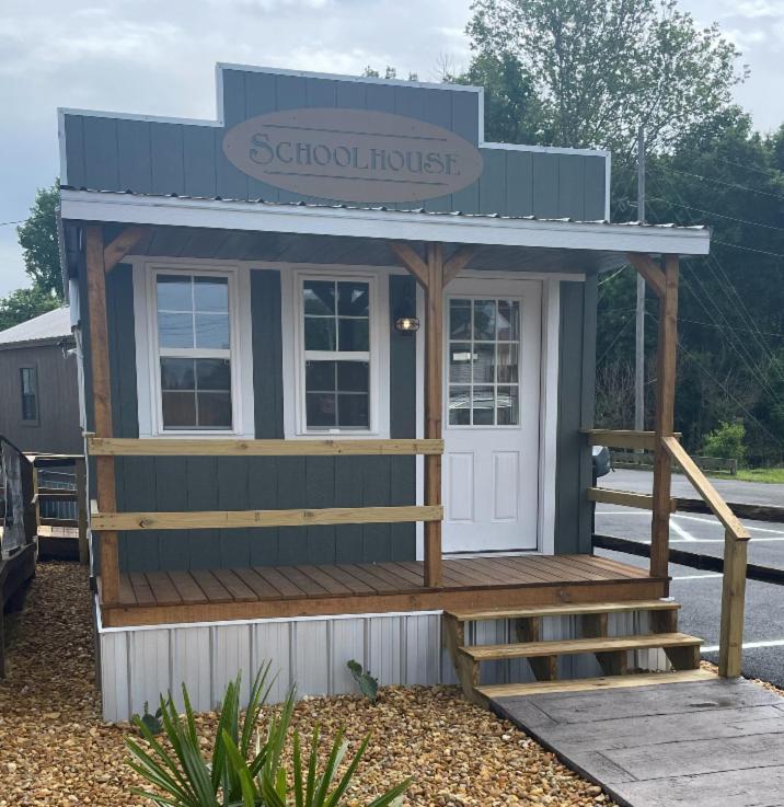 The Outpost Hotel Grand Rivers Exterior photo